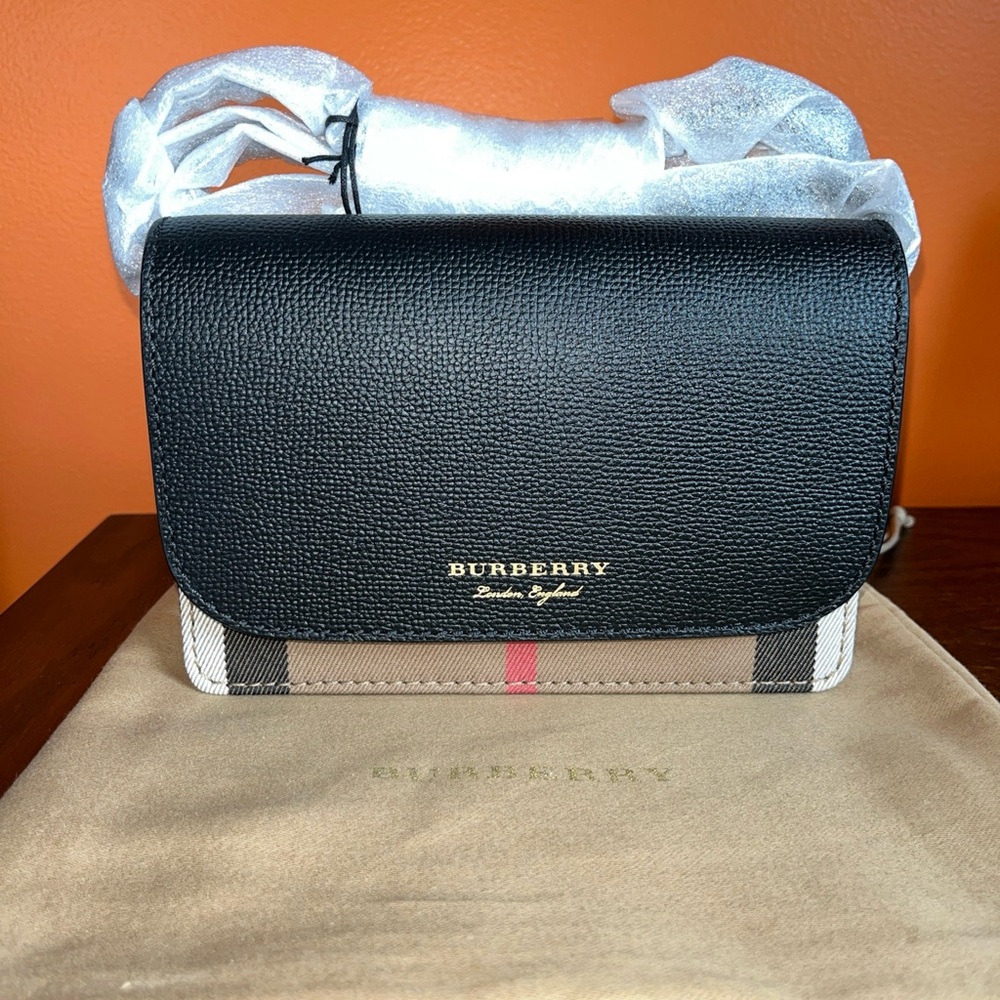 NWT Burberry London Hampshire House Check Derby Leather Black Crossbody,